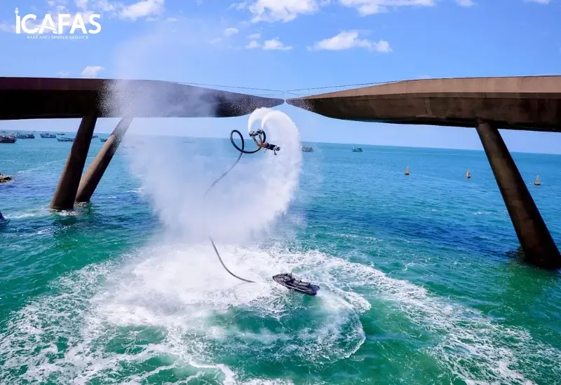 Sunset Jetski Show góp phần nối dài những trải nghiệm hấp dẫn của du khách khi tới Thị trấn Hoàng Hôn