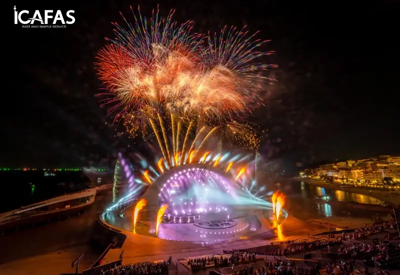 Sân khấu trên mặt biển của show Kiss of the Sea với màn bắn pháo hoa kết thúc đầy hoành tráng